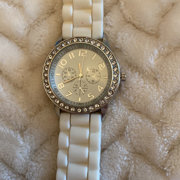 Watch - Picture 3 of 3